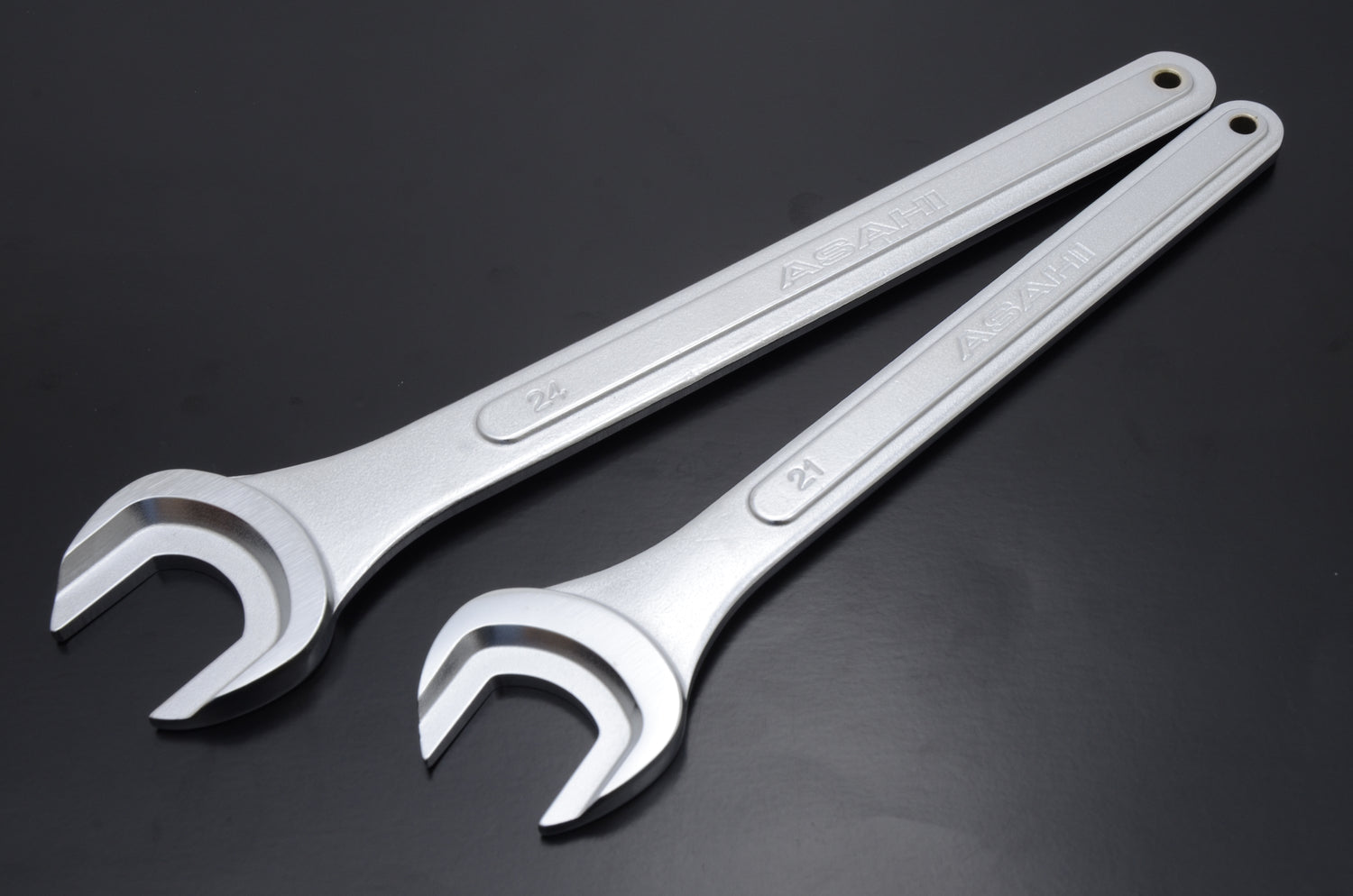 SST Strong Type Thin Spanner